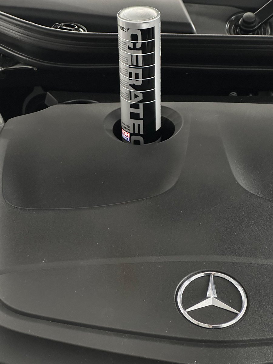 DetailRf's tweet photo. Además de cambio de fluidos, le agregamos este Ceratec al motor del A250. Vos le pones algun aditivo antifriccion ? Cual preferis? https://t.co/SA2J84kzuD