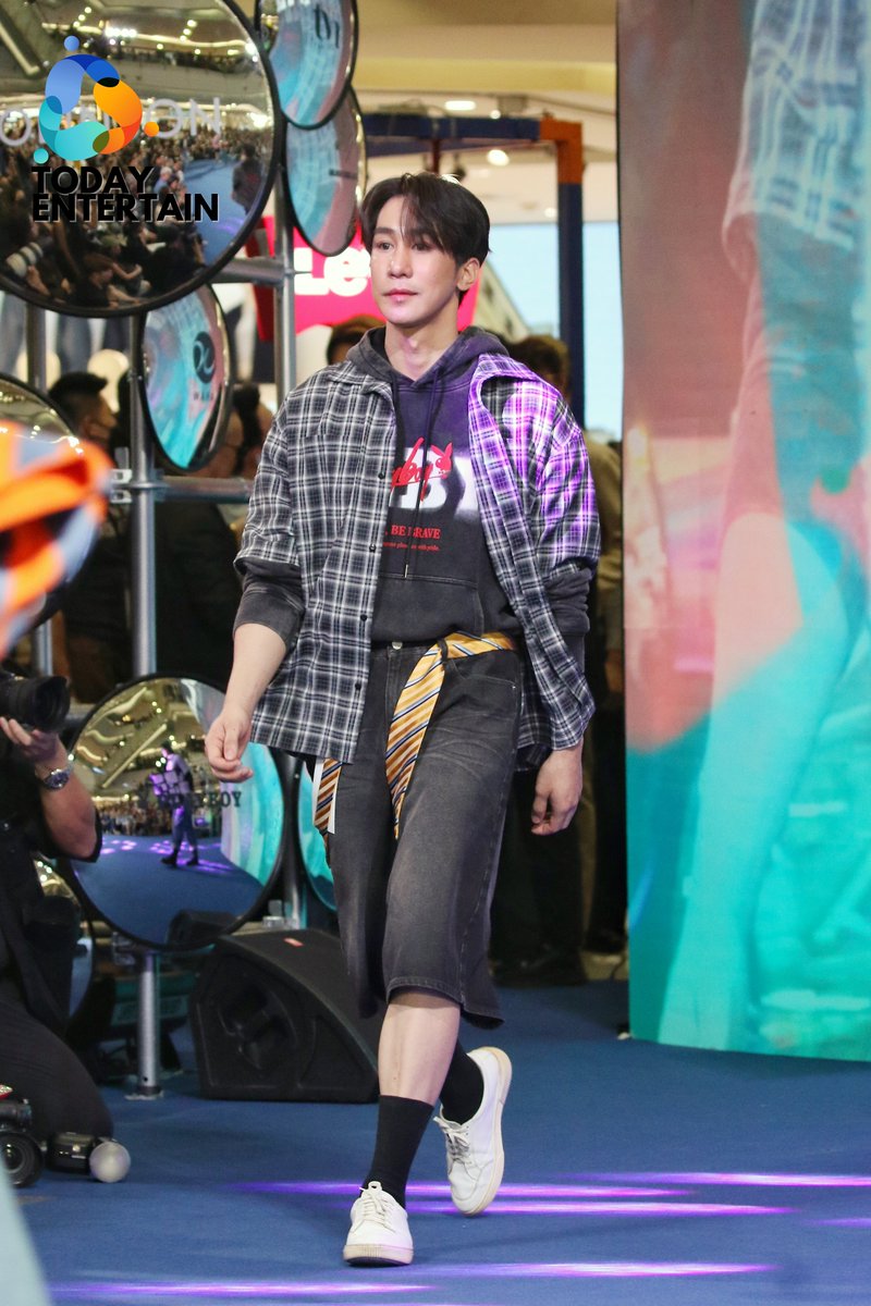 todayentth's tweet image. &quot;ไกด์ กันตพล&quot; ร่วมเดินแฟชั่นโชว์ ในงานใหญ่แห่งปี &quot;Robinson Super Jeans Week : Jeans All Day, Every Day&quot;

#RobinsonSuperJeansWeekXGuideKC
#Guidekc #GuideKantapon
#RobinsonSuperJeansWeek2025