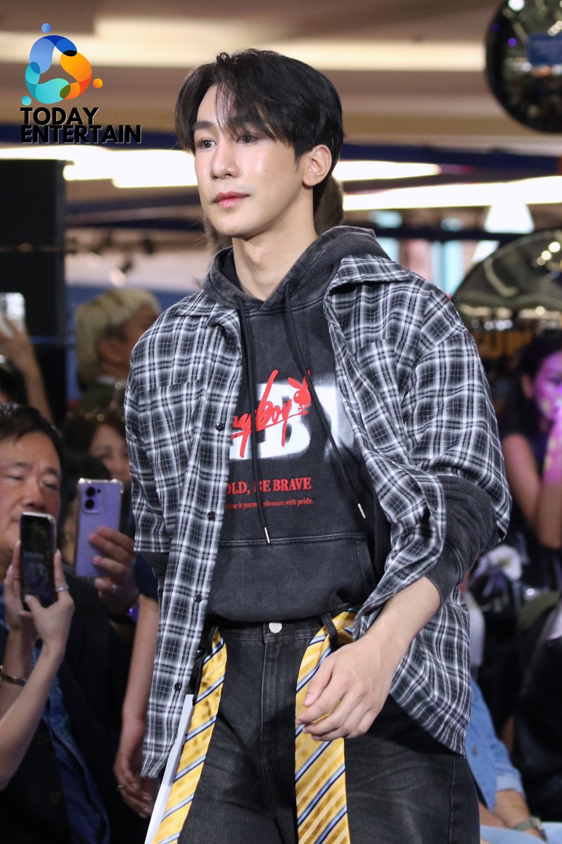 todayentth's tweet image. &quot;ไกด์ กันตพล&quot; ร่วมเดินแฟชั่นโชว์ ในงานใหญ่แห่งปี &quot;Robinson Super Jeans Week : Jeans All Day, Every Day&quot;

#RobinsonSuperJeansWeekXGuideKC
#Guidekc #GuideKantapon
#RobinsonSuperJeansWeek2025