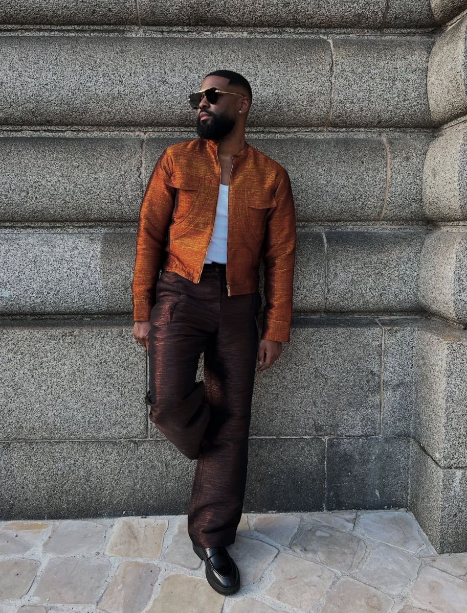 📸 Le Mwana mboka Hiro Le Coq ! 🇨🇩🇫🇷

🎶 Quelle est votre meilleure chanson de sa discographie ? Vos réponses en commentaire 👇

<a href="/HiroLeCoq/">HIRO 🇨🇩</a> 

#BokotaTv #Dédicace #images