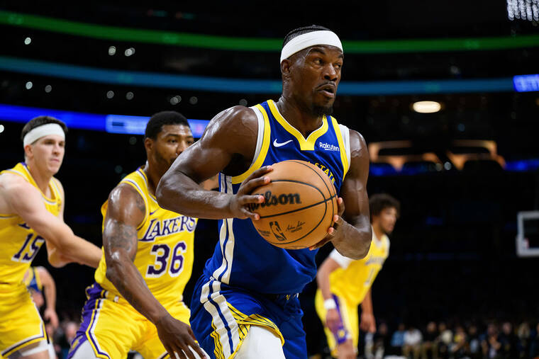 Jimmy Butler guía a Golden State 119-109 sobre Lakers sin LeBron. Sus 31 puntos eclipsaron los 43, 12 rebotes y 9 asistencias de Luka Doncic. Horford debutó con 5 puntos y 5 rebotes en 20 minutos desde la banca. #WojDOM