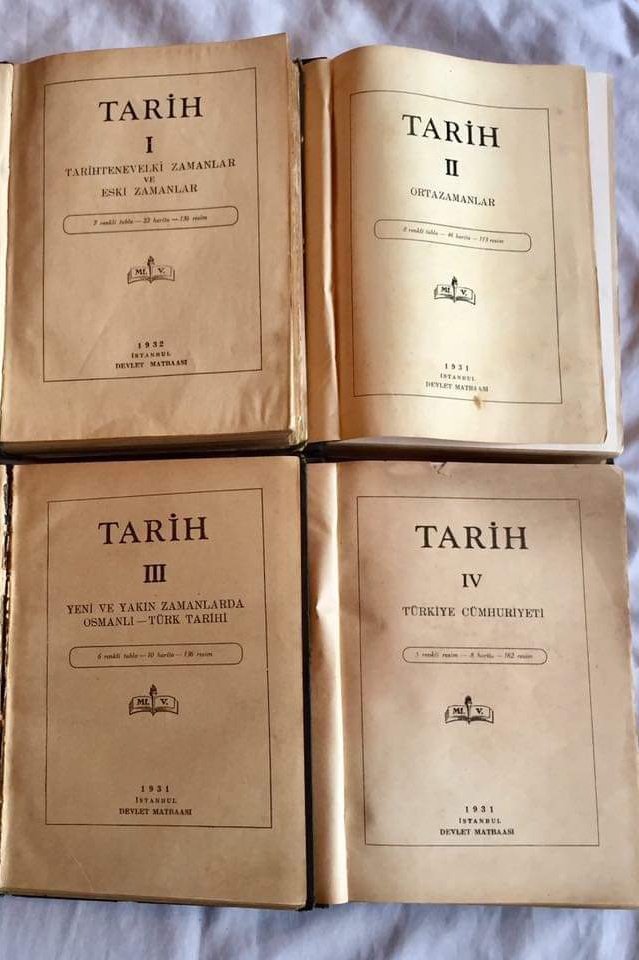 Teleskopkurtgoz's tweet photo. Atatürk; 
İngilizlerin, Fransızların kendi gençleri için hazırladığı Tarih kitaplarını, Türk gencine okutmak yerine Türk Tarih Tezini hazırlattı.
Lakin 1945'ten Truman Doktrini'nin kabul edilmesiyle birlikte Tam Bağımsızlıktan yine vazgeçilmiş ve MANKURTLAŞMA BAŞLATILMIŞTIR. ... https://t.co/ze06SzehRw