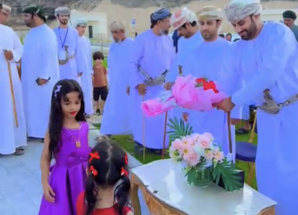 نظم مكتب الاسكان والتخطيط العمراني بولاية #الجازر فعالية #اكتوبر_العمران،تحت شعار مدن مستدامة للإنسان ،برأس صوقرة عصر اليوم وذلك تحت رعاية الشيخ المختار بن سليمان العامري نائب والي الجازر بنيابة اللكبي، استعرض خلال الفعالية ابرز التجارب والمشروعات المبتكرة بمجال التخطيط الحضري .