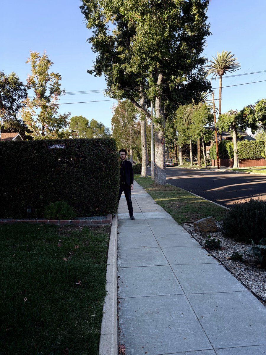 Every Day Is Halloween!

Annual Halloween pilgrimage to the Laurie Strode house and Michael Myers hedge.

Repost just in case you don't follow my Instagram.