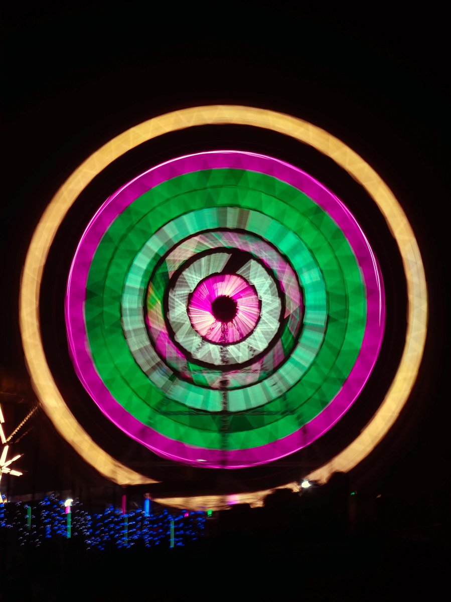 vasanth_aadf's tweet photo. Life is like a Giant Wheel, sometimes you are up sometimes you are down, but all you need to do is to learn how to enjoy the ride ✨️🎡

Giant Wheel, Long Exposure, Exhibition, Vizianagaram, Samsung.

@samsungwithgalaxy @samsungindia 
#withgalaxy #samsungs23ultra https://t.co/xBjeO94FXi