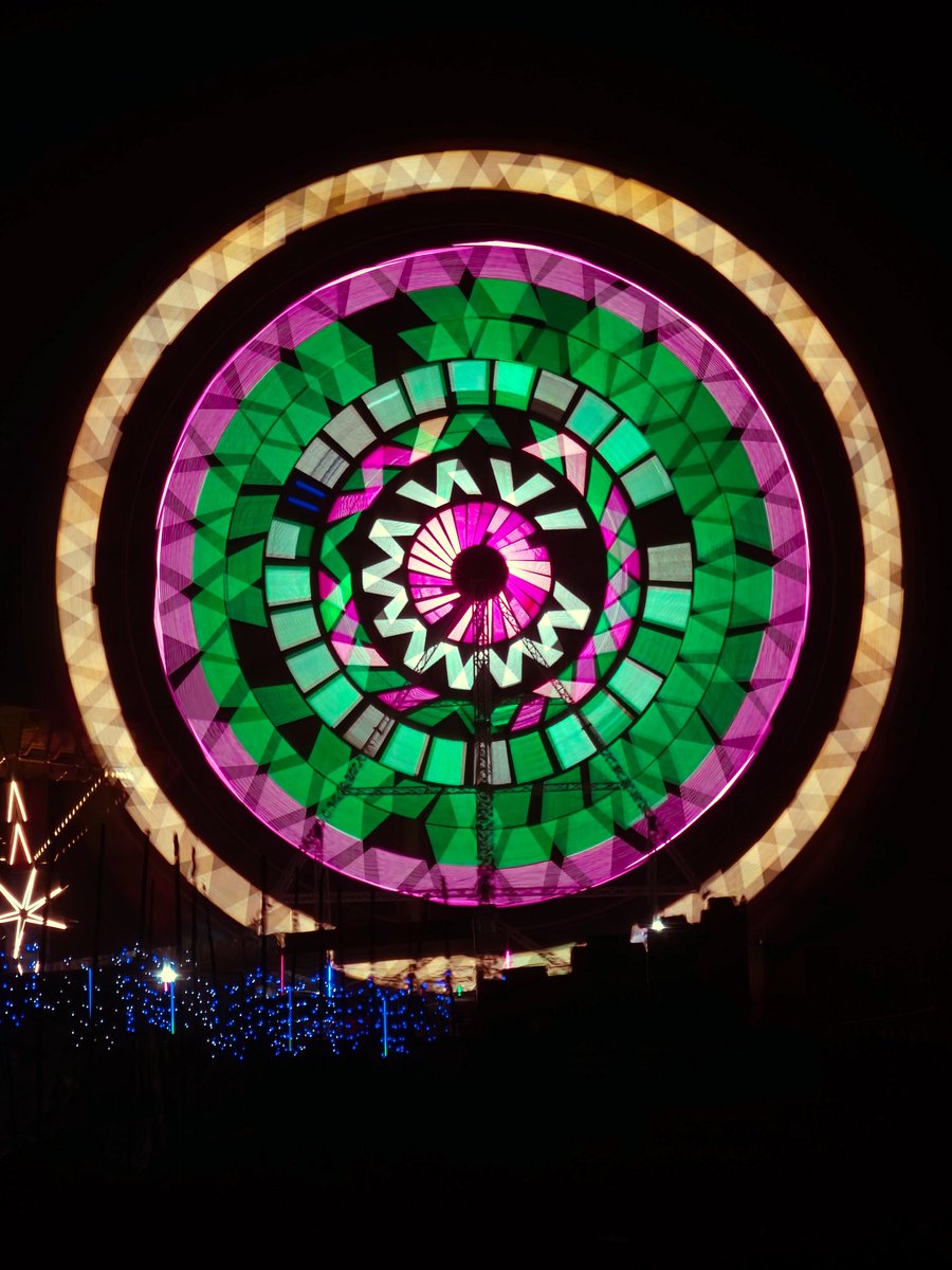 vasanth_aadf's tweet photo. Life is like a Giant Wheel, sometimes you are up sometimes you are down, but all you need to do is to learn how to enjoy the ride ✨️🎡

Giant Wheel, Long Exposure, Exhibition, Vizianagaram, Samsung.

@samsungwithgalaxy @samsungindia 
#withgalaxy #samsungs23ultra https://t.co/xBjeO94FXi