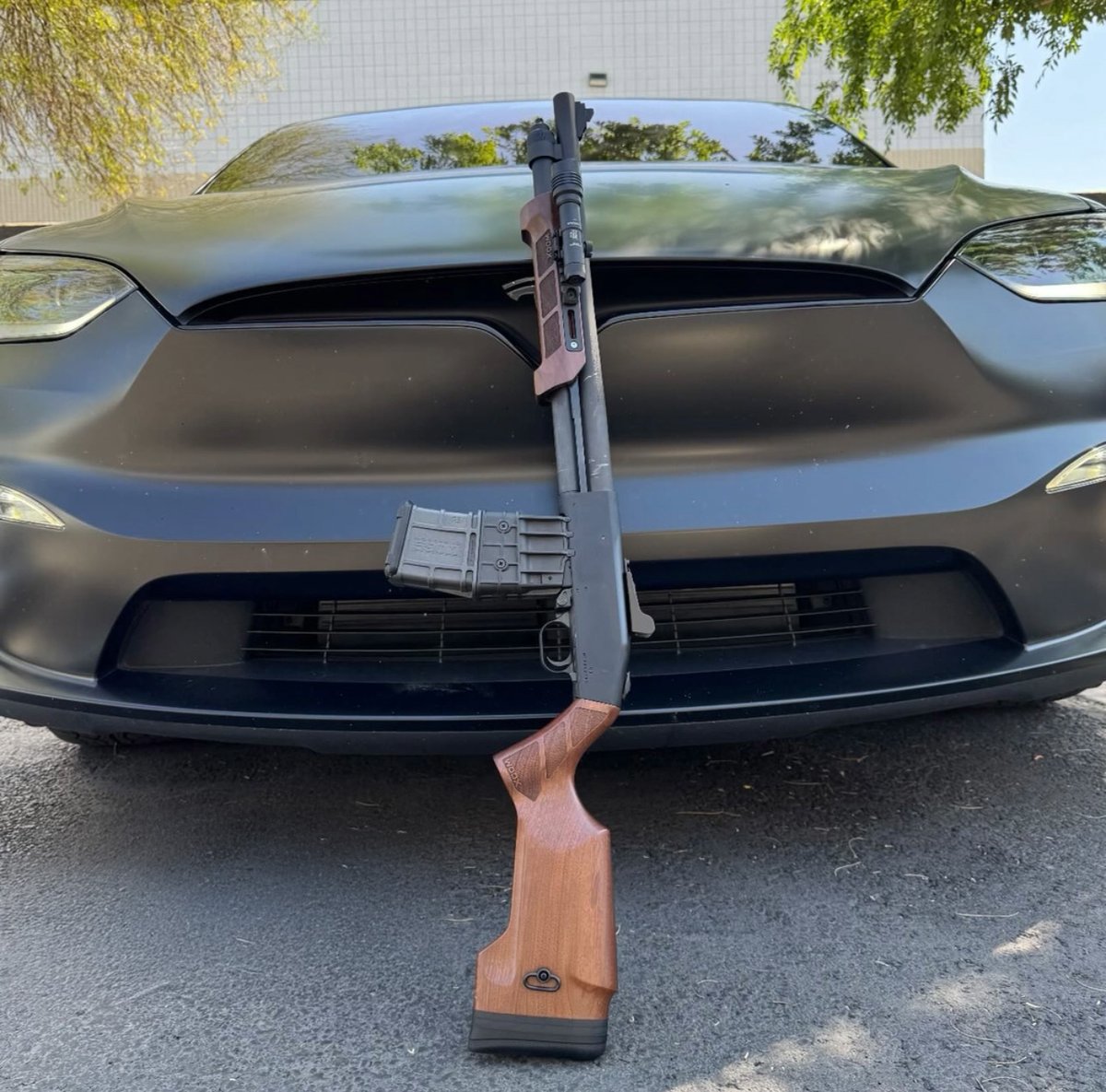 Mossberg tweet media