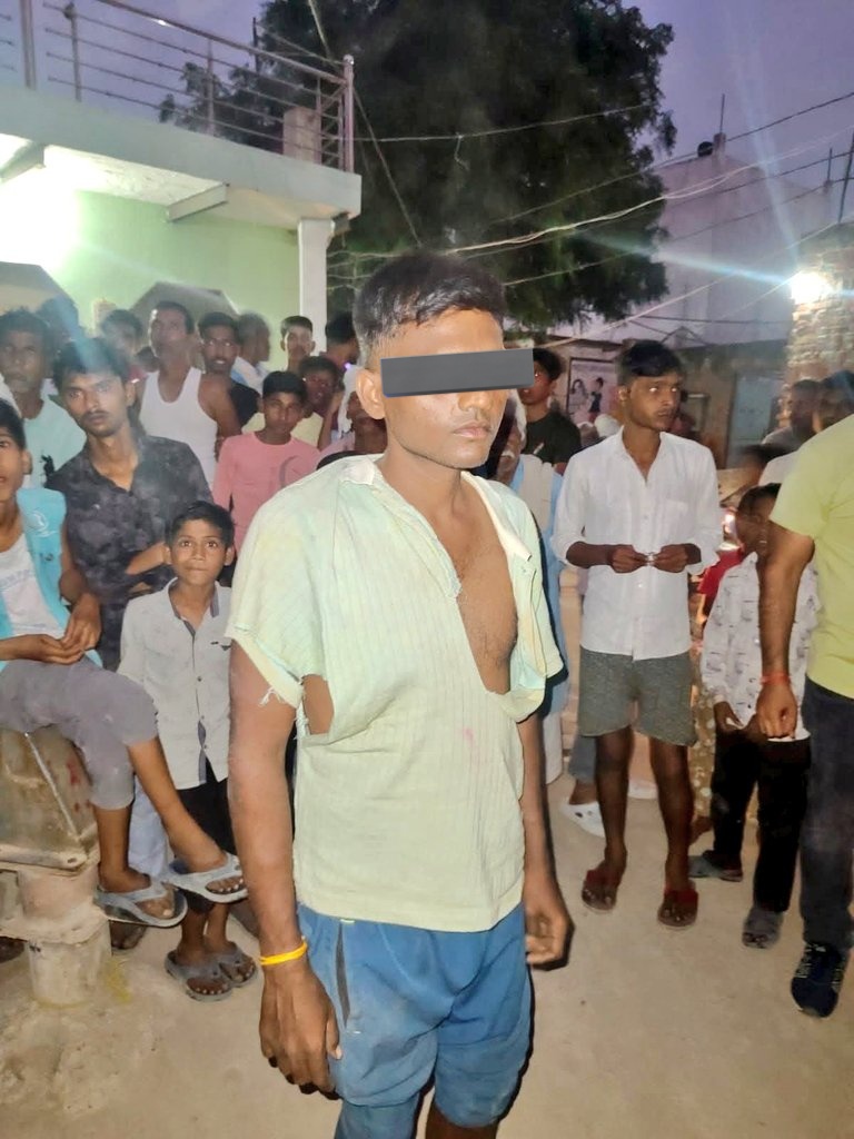 भिंड ज़िले में ज्ञानसिंह जाटव के साथ जातिवादी मानसिकता से ग्रसित मनुवादी तत्वों  आलोक पाठक उसके साथी द्वारा की गई बर्बर मारपीट और जबरन पेशाब पिलाने की घटना मानवता को शर्मसार करती है।