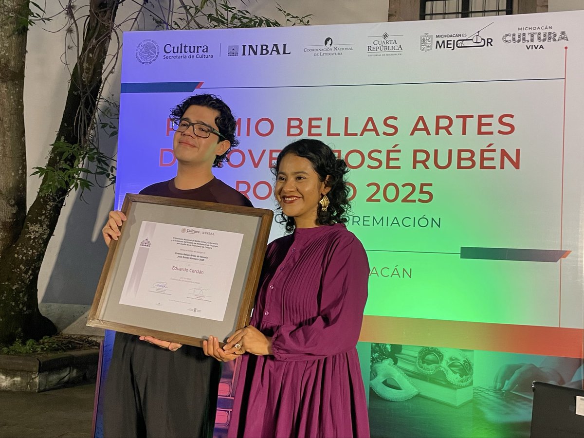 Anoche recibí el Premio Bellas Artes de Novela José Rubén Romero 2025 ✨

<a href="/cultura_mx/">Secretaría de Cultura</a> <a href="/bellasartesinba/">Instituto Nacional de Bellas Artes y Literatura</a> <a href="/literaturainba/">Literatura INBAL</a>