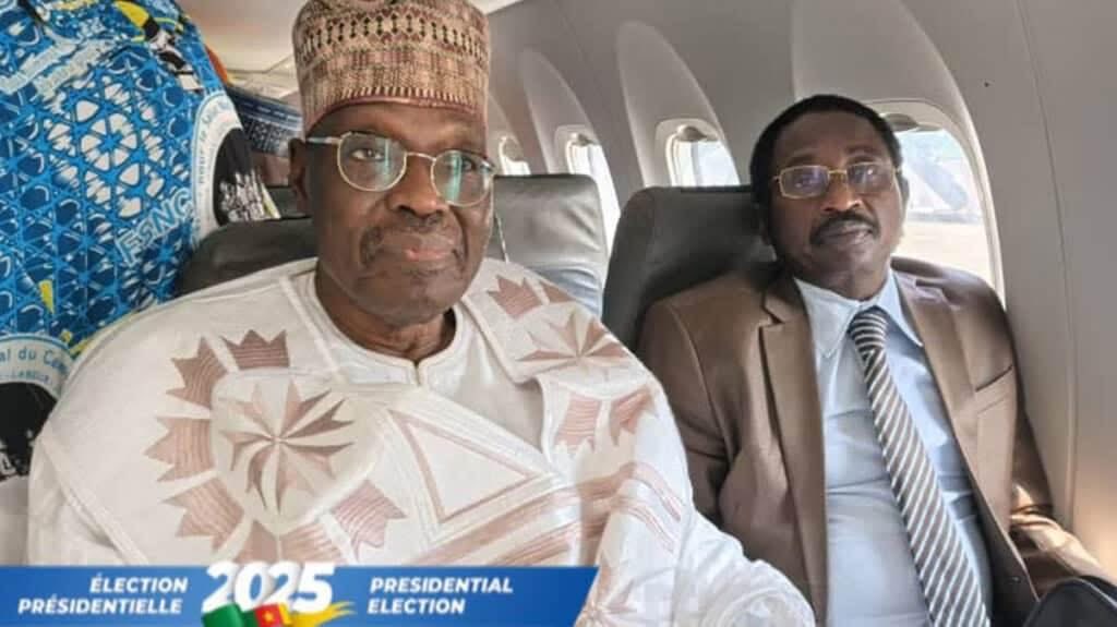 Le Pr Aba’a Oyono parti de Yaoundé pour Garoua où il devait rencontrer Issa Tchiroma Bakary a été cueilli à sa descente d’avion par les autorités, puis renvoyé à Yaoundé. Il devient ainsi le 1er camerounais à se faire rapatrier de son propre pays.