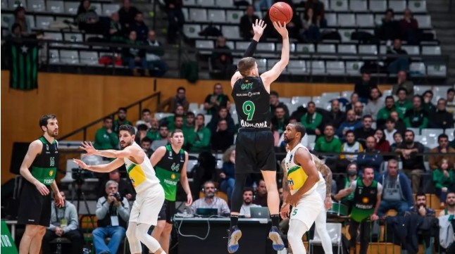 FlashPenya's tweet image. 📊STATS | La @Penya1930 rep avui al Bursaspor a la BCL. L'únic precedent a Badalona, a l'Eurocup 22-23, va acabar amb victòria local per 83-82.
👉 Guy (25) i Tomic (21) van ser els màxims anotadors de l'equip de Duran, però va decidir Feliz (4) amb un TLL a 1.06 segons pel final.
