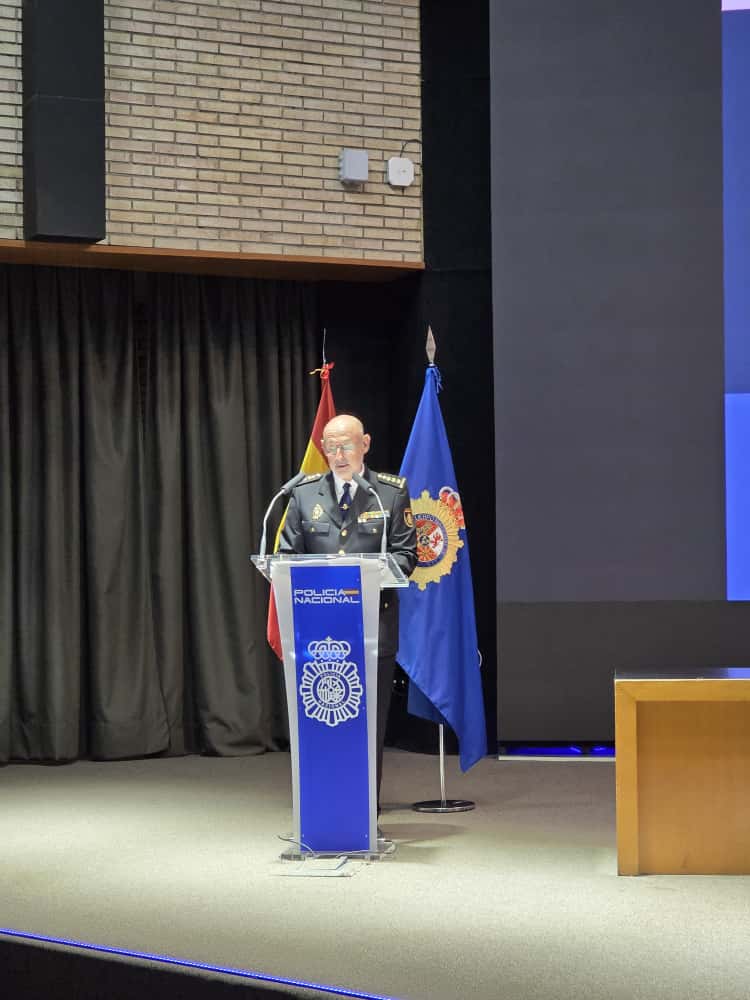 sup_formacion's tweet image. 🎓Inauguración del Curso 2025-26 del #CUFPN
#SUPLíderEnFormación ha acompañado a los Oficiales
de la 4ª edición del #Grado en Estudios Policiales y a los Inspectores alumnos de la 2ª edición del #Máster en Seguridad y Función Policial en la ENP