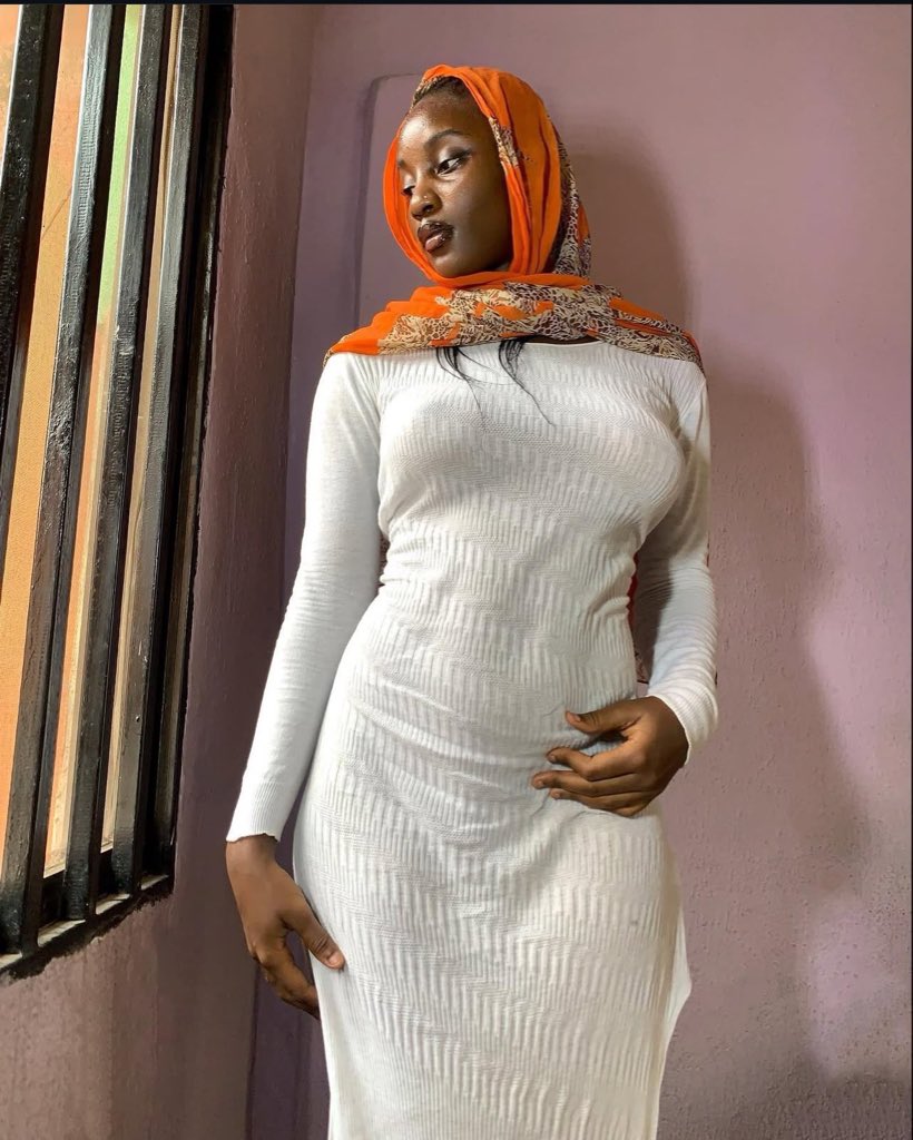 No sensible man will choose iPhone 17 pro over me 😌