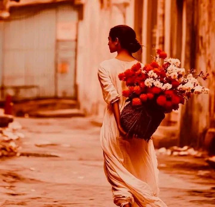 Umair Abbas Raza (@umairabbasraza1) on Twitter photo دُکھ یہ ھے, میرے یُوسف و یعقوب کے خالِق
وہ لوگ بھی بِچھڑے، جو بِچھڑنے کے نہیں تھے
اے بادِ سِتم خیز, تیری خیر کہ تو نے
پنچھی وہ اُڑائے کہ جو اڑنے کے نہیں تھے
تم سے تو کوئی شکوہ نہیں, چارہ گری کا
چھوڑو یہ میرے زخم ہی بَھرنے کے نہیں تھے
#رداۓ_سخن دُکھ یہ ھے, میرے یُوسف و یعقوب کے خالِق
وہ لوگ بھی بِچھڑے، جو بِچھڑنے کے نہیں تھے
اے بادِ سِتم خیز, تیری خیر کہ تو نے
پنچھی وہ اُڑائے کہ جو اڑنے کے نہیں تھے
تم سے تو کوئی شکوہ نہیں, چارہ گری کا
چھوڑو یہ میرے زخم ہی بَھرنے کے نہیں تھے
#رداۓ_سخن