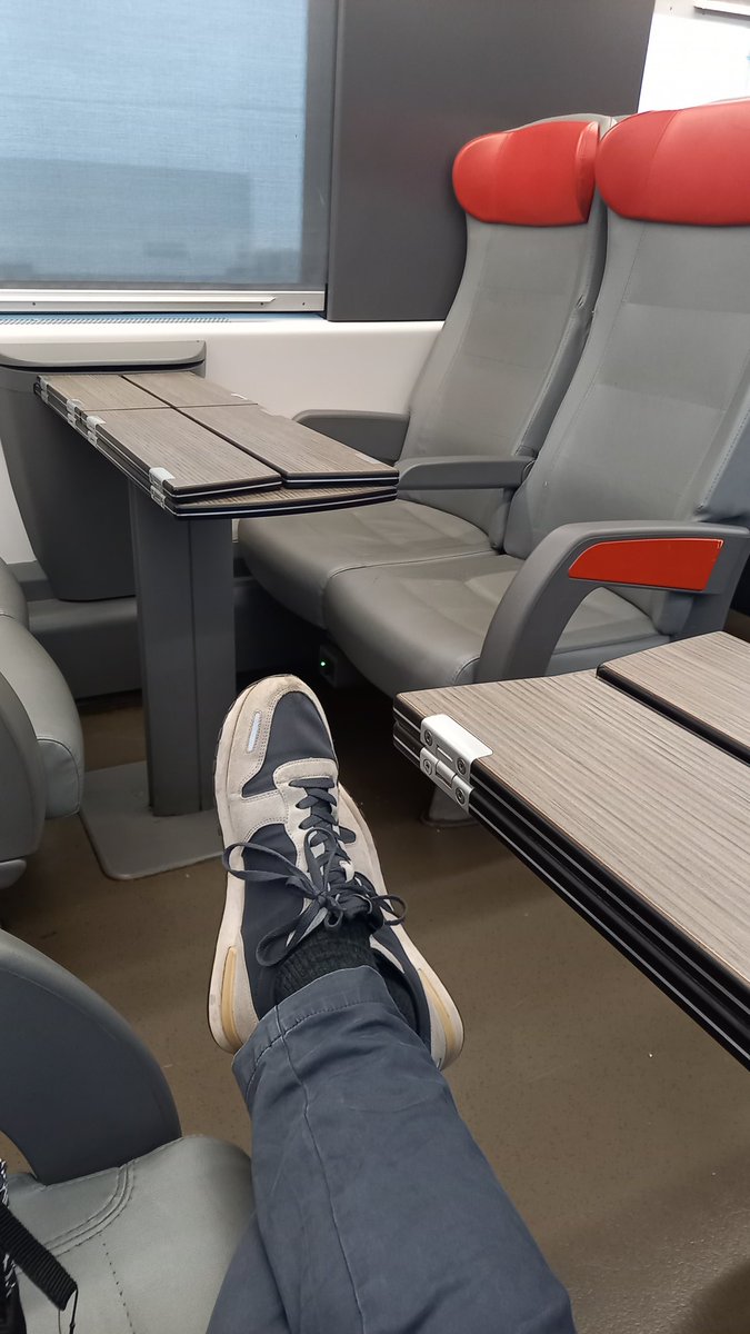 PrivITAMaster's tweet photo. Worship on train? https://t.co/34MO9VYPlS