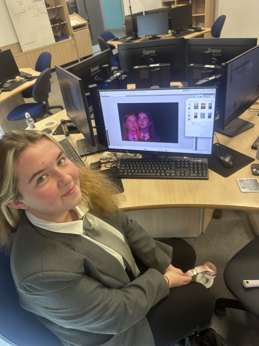 MrCarlinArt's tweet image. Very proud of the Y10 and Y11 students coming to intervention so catch up and to improve their work! The hard work will pay off 💥
@Hope_Academy @HopeArtsDept #photography #ambition