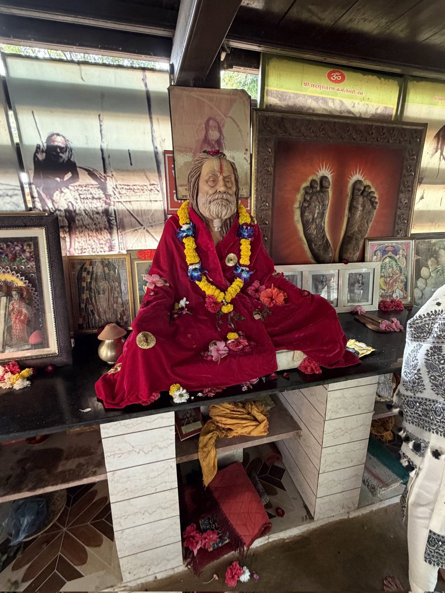 Gaurav Bhatia गौरव भाटिया 🇮🇳 (@gauravbhatiabjp) on Twitter photo “जो श्रद्धा से आया, वह खाली नहीं गया।”
देवराहा बाबा जी जिन्होंने युगों तक तप किया, जिनके दर्शन मात्र से अनेक जीवनों का कल्याण हुआ।
यहाँ हर पेड़, हर कण बाबा की उपस्थिति का एहसास कराता है।
🔥 यह वह स्थान है जहाँ आस्था बोलती है, और चमत्कार घटित होते हैं।
🙏 श्रद्धा रखने वाला हर “जो श्रद्धा से आया, वह खाली नहीं गया।”
देवराहा बाबा जी जिन्होंने युगों तक तप किया, जिनके दर्शन मात्र से अनेक जीवनों का कल्याण हुआ।
यहाँ हर पेड़, हर कण बाबा की उपस्थिति का एहसास कराता है।
🔥 यह वह स्थान है जहाँ आस्था बोलती है, और चमत्कार घटित होते हैं।
🙏 श्रद्धा रखने वाला हर