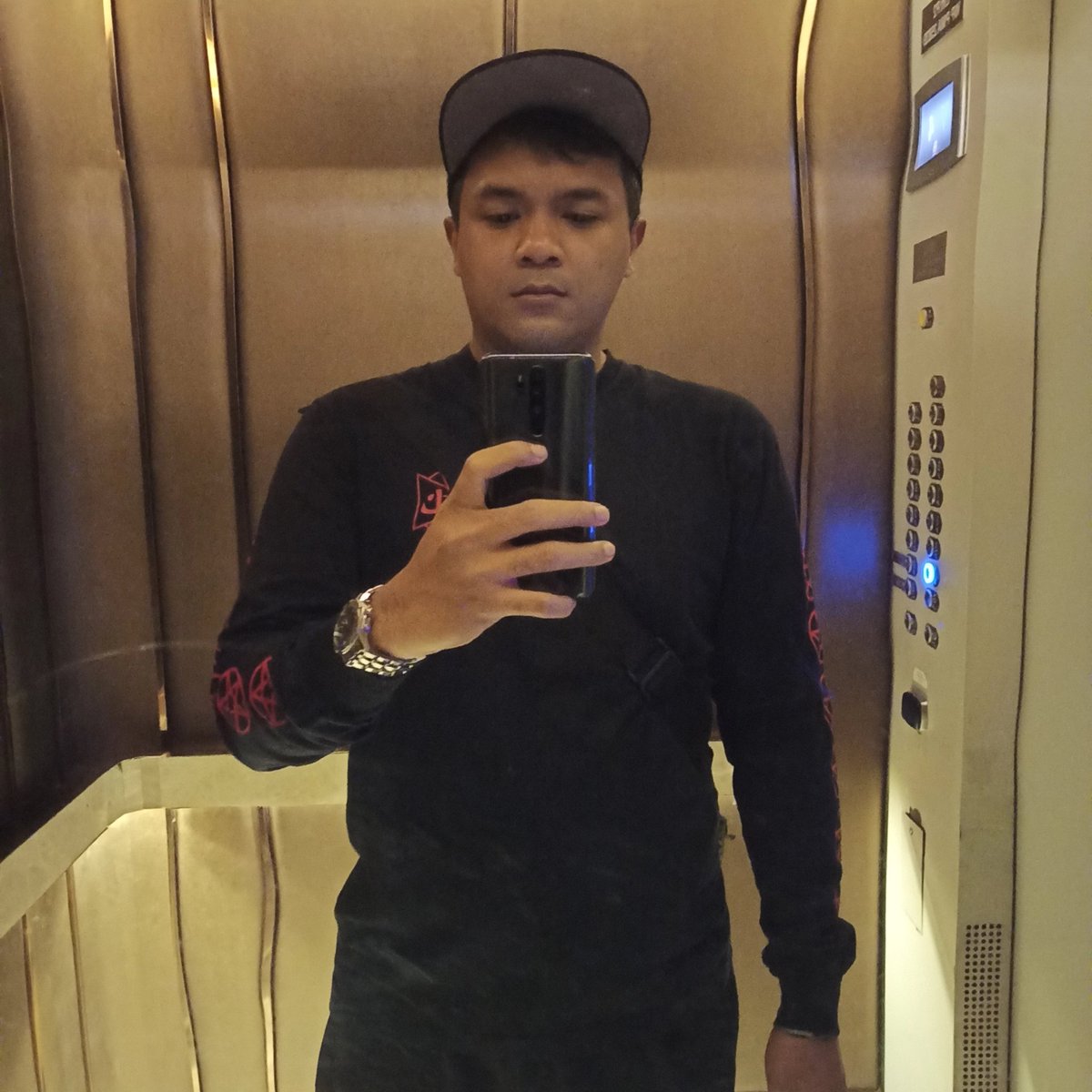 resinasty's tweet photo. #NewProfilePic https://t.co/agY54YkFin