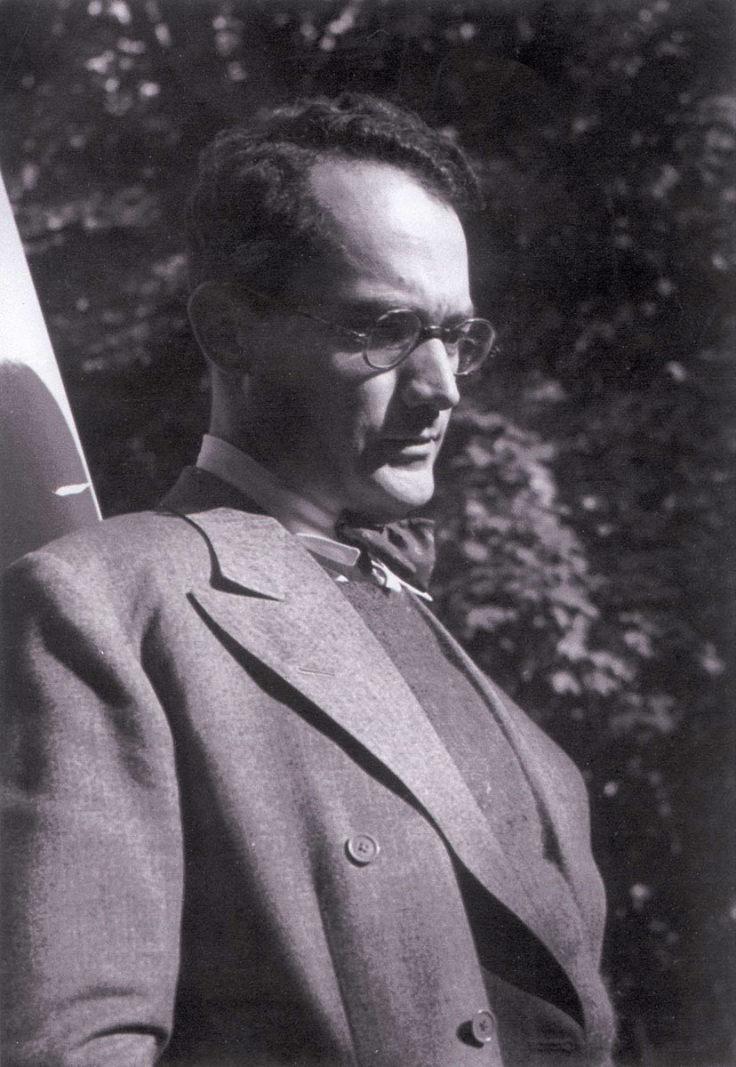 "In consequence, I propose Mr. Fry’s expulsion." 

According to this French police report - ow.ly/pVXd50wQTAk - the surveillance services searched the premises of the American Rescue Center established by Righteous Among the Nations Varian Fry #OTD 22 October 1940.

The