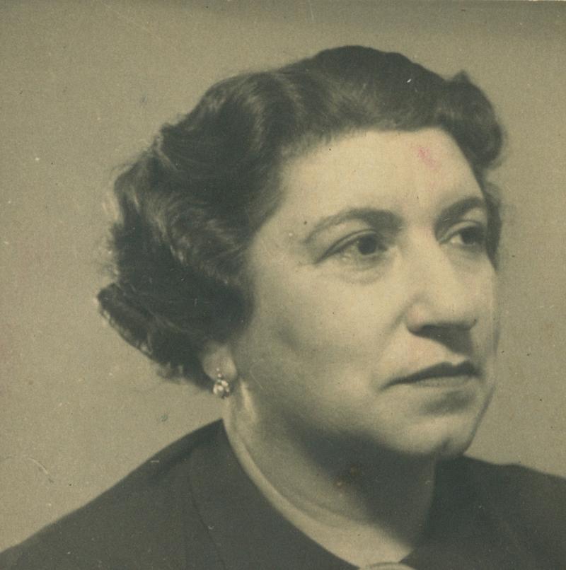 AuschwitzMuseum's tweet image. 22 October 1888 | A Czech Jewish woman, Anna Seidemannová, was born in Prague.
She was deported to #Auschwitz from #Theresienstadt ghetto on 26 October 1942 in a transport of 1,866 Jews. She was among 1,619 of them murdered in a gas chamber after the selection.
---
A short…