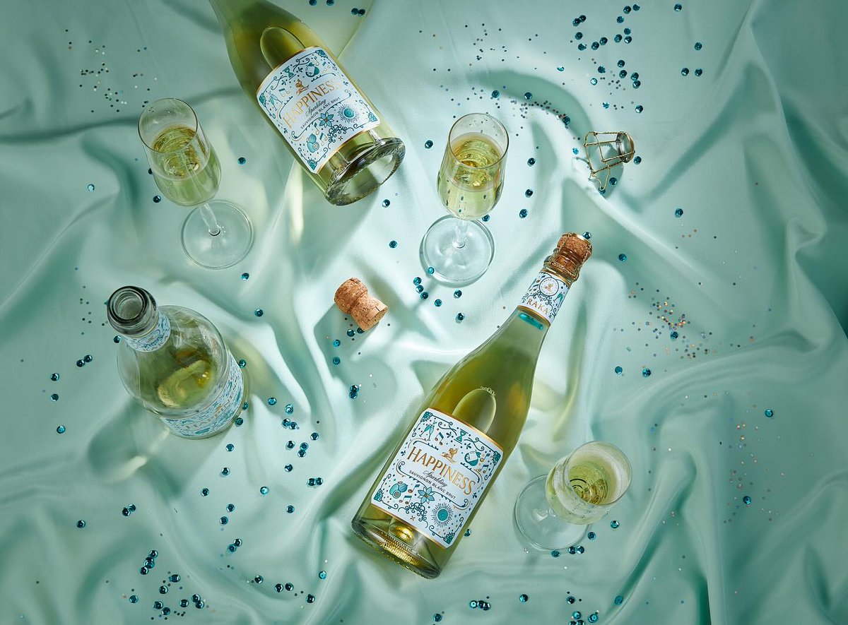 winecoza's tweet image. #WineWednesday: Fresh, fruity &amp;amp; full of fun, with a splash of sunshine in every sip, Raka Happiness Sparkling Sauvignon Blanc turns ordinary moments into sparkling celebrations 🥂 Shop now: zurl.co/mNKq1