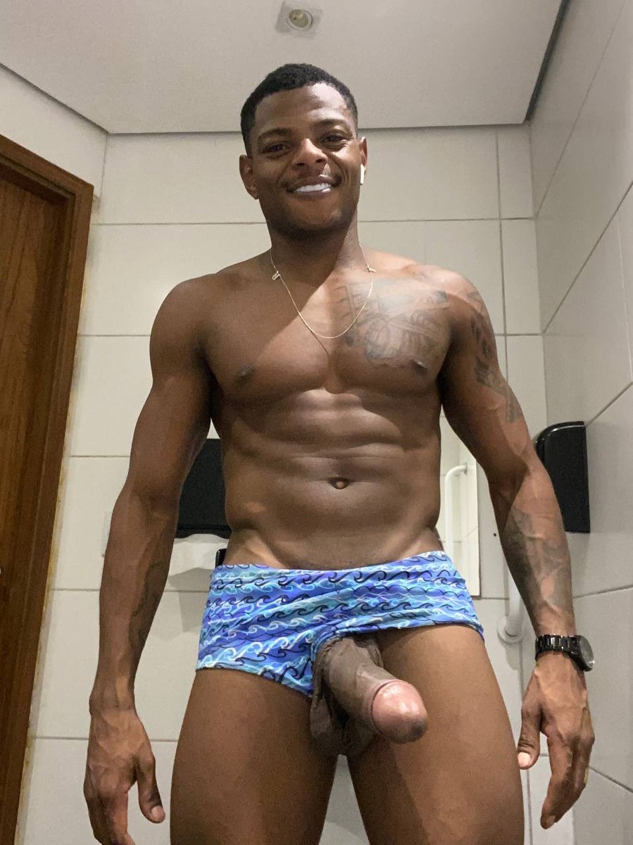 diamantenegror0's tweet photo. Gosta de um negão pauzudo? 
🍆😈 https://t.co/ezCcxgGvFK
