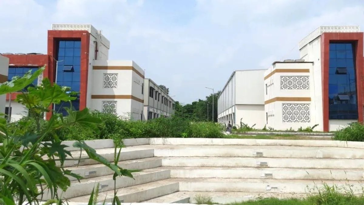 theupindex's tweet image. This will be a game changer!
CM Yogi Adityanath to launch ‘One District, One Industrial Park’ program on 31 October.
Under the scheme, 100 acres Industrial Park and Employment Zone for MSMEs to be developed in all 75 districts by MSME department.
Until now, MSME department…