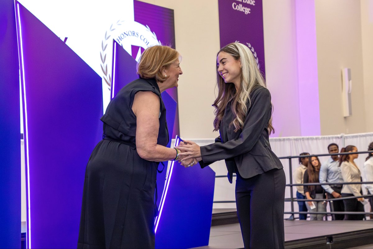 mdcpresident's tweet image. Proud to welcome the newest class of @MDCollege Honors College — a community of scholars driven by excellence, service &amp;amp; leadership.
From Salzburg to D.C., they’ll engage with global changemakers &amp;amp; continue a 20+ year legacy of impact in medicine, law, business &amp;amp; more. #MDC