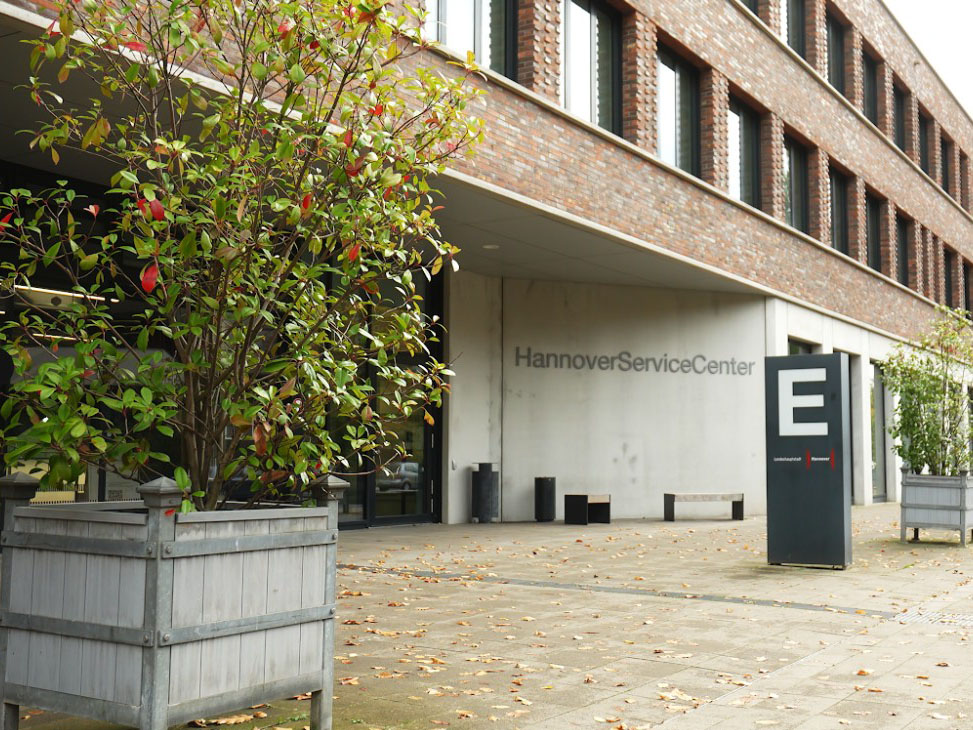 hannover's tweet photo. Neuer Online-Service spart viele Wege 🗝️ – wer einen Schlüssel verloren hat, kann ab sofort online prüfen, ob dieser im städtischen Fundbüro abgegeben wurde. Mit dem kürzlich gestarteten Angebot erweitert die Stadt ihren digitalen Bürgerservice: https://t.co/8pvzcMdS0B https://t.co/eqEaFSndDt