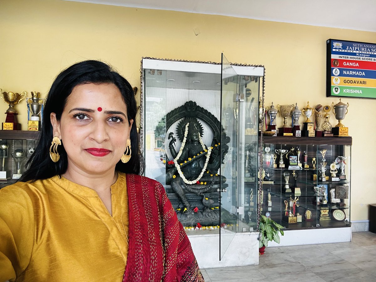 manogyaloiwal's tweet photo. At My School today !! 

Since more than 2 decades… 
Every year I Visit My School during Diwali and offer prayers to Maa Saraswati..

तमसो माँ ज्योतिर्गमयम् 😇🌟🙏

#Kanpur #AlmaMater #SAJS #JOSA
#SethAnandRamJaipuriaSchool 🤩 https://t.co/3Har3iq167