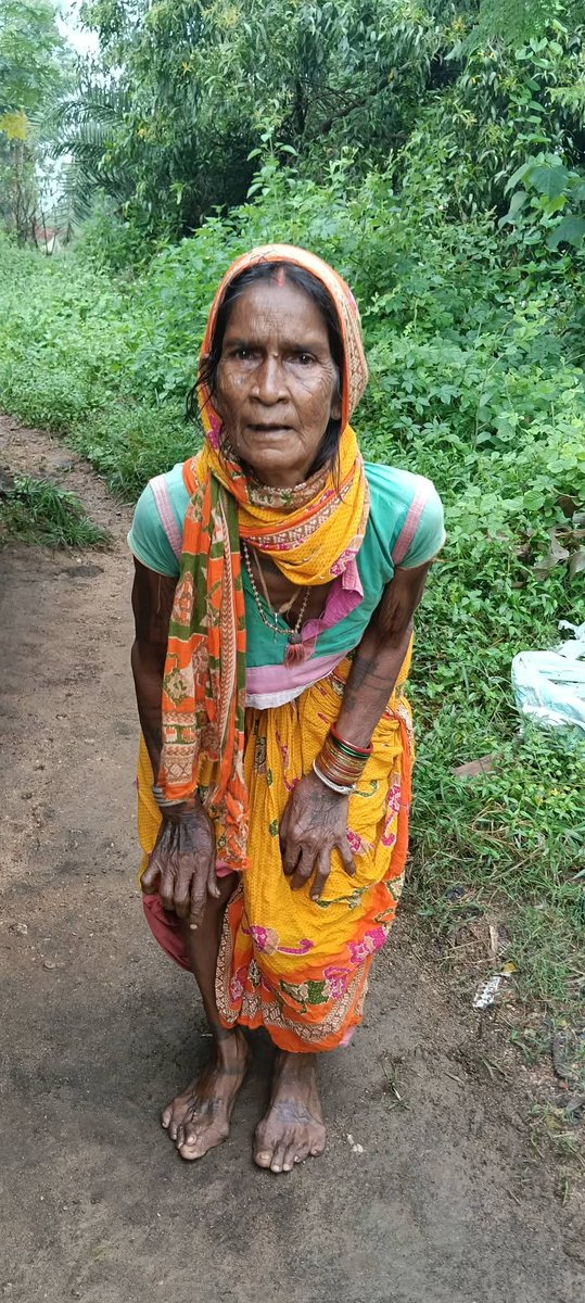 MousamMandal9's tweet image. आदरणीय उपायुक्त @GiridihDc महोदय  कमली देवी,पति-दिपु यादव उम्र-64वर्ष,पंचायत-खटौरी प्रखंड-देवरी,जिला-गिरिडीह की वृद्ध असहाय महिला वृद्धा पेंशन से वंचित कृपया दादी मां की सहायता करें