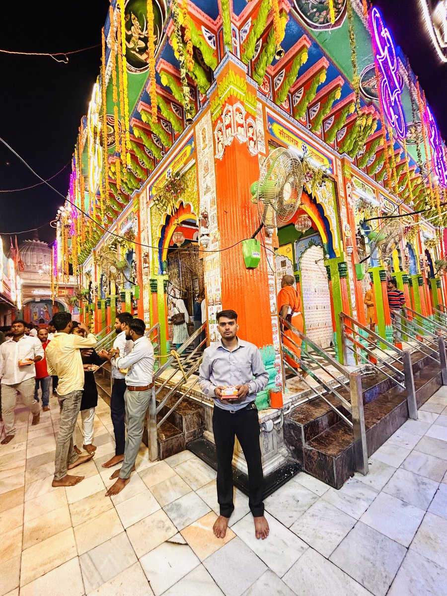 mohitpandit0's tweet image. हनुमान गढ़ी अयोध्या 
जय श्री राम प्रभु जी कृपा दृष्टि बनाये रखी सभी मित्रो पर