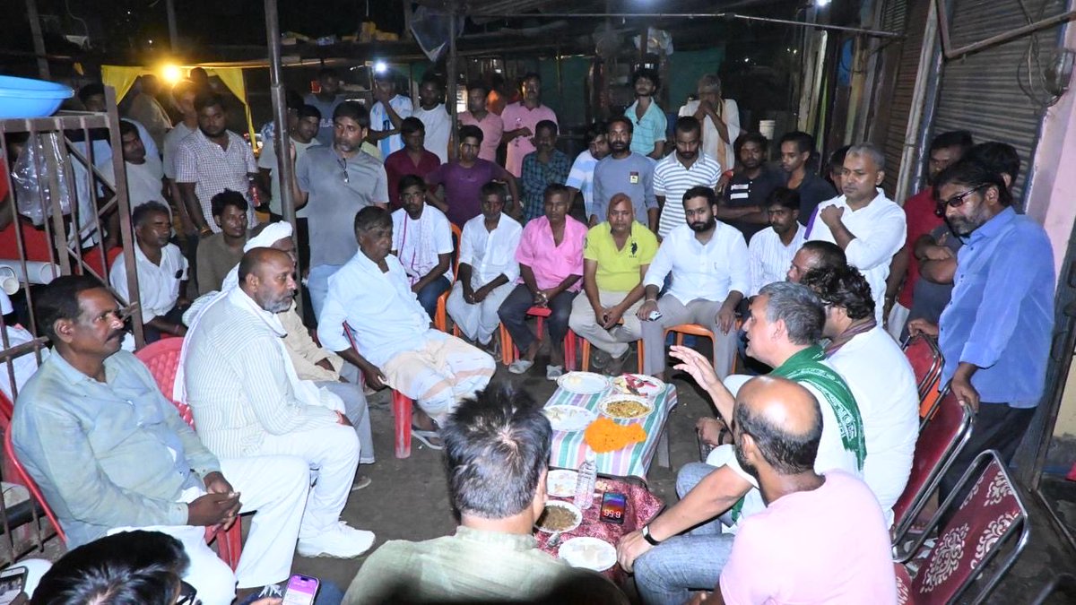 _Sudhaker_singh's tweet image. रामगढ़ विधानसभा के दुर्गावती प्रखंड अंतर्गत कर्मनाशा बाज़ार में लोगो से मिल महागठबंधन समर्थित राजद प्रत्याशी अजित कुमार जी के समर्थन में वोट देने का आग्रह किया…