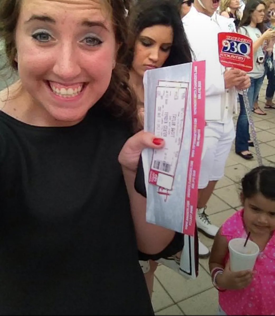 caitiets13's tweet image. It comes back to me, BURNING RED ❤️💋 #13YearsofRED #TaylorSwiftRED @taylorswift13 @taylornation13