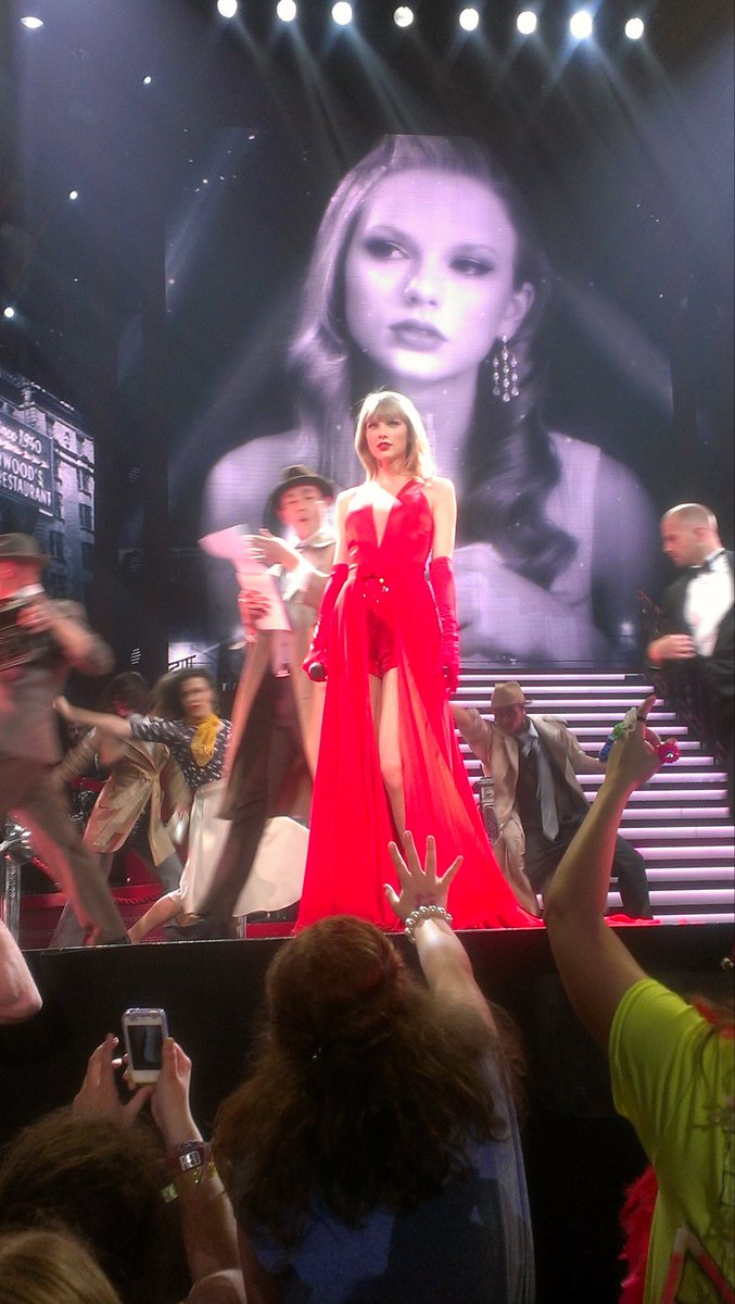 caitiets13's tweet image. It comes back to me, BURNING RED ❤️💋 #13YearsofRED #TaylorSwiftRED @taylorswift13 @taylornation13