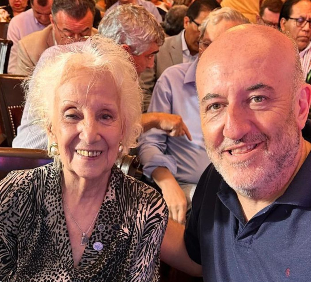 La abuela de todos y todas. 

Gracias por dedicar tu vida a transformar el dolor y la angustia en amor, esperanza y justicia. Feliz cumpleaños Estela ❤️