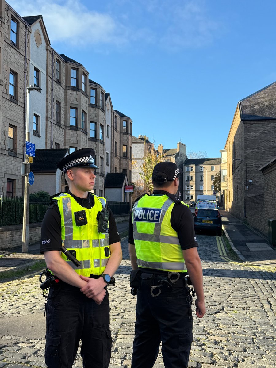 PSOSEdinburgh's tweet image. Police officers equipped with body worn video cameras were on duty in Edinburgh and The Lothians and Scottish Borders today, as the national roll out across Scotland hits the halfway mark.
Find out more ➡ orlo.uk/ifpqP