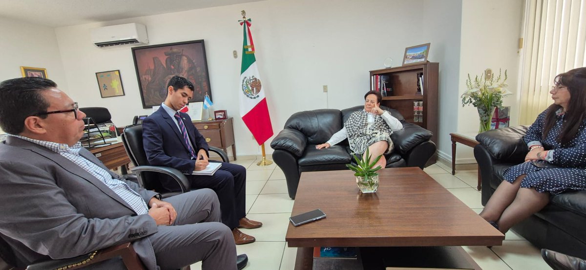 #CooperaciónInternacional | La Emb. Susana Peón se reunió con el Dr. Hermes Alduvín, Vicerrector de la Universidad Pedagógica Nacional Francisco Morazán (UPNFM).
Fortalecemos  los lazos académicos y culturales entre la <a href="/UPN_MX/">Universidad Pedagógica Nacional</a> y la UPNFM,  explorando nuevas áreas de colaboración.