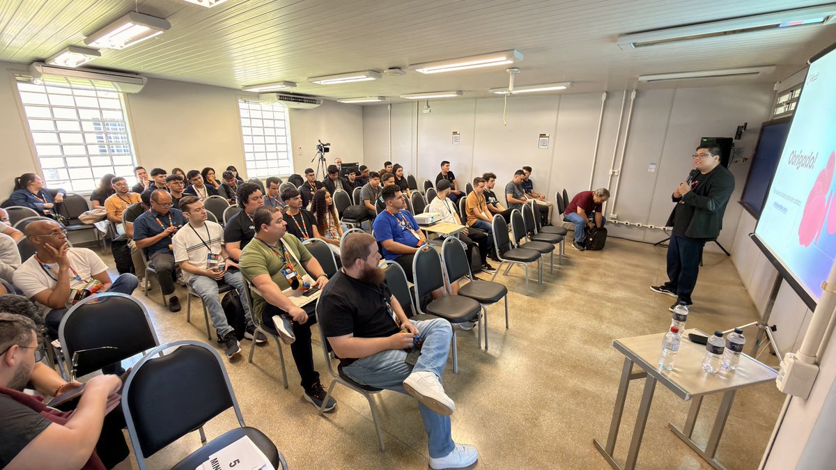 On the first day of Iguassú Inova 2025, we had the opportunity to attend an inspiring talk by <a href="/johnrhodelb/">JOHN RHODEL BARTOLOME</a>, who presented an introduction to Blockchain, listing concepts and demonstrating the potential of this technology to transform how we build the digital future.

Representing