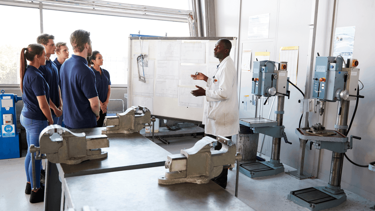 TVETTrainerNews's tweet photo. Mastering Apprenticeship Curriculum Design https://t.co/s7UYH4KwgR #TVET #Apprenticeships #Skills #Curriculum https://t.co/dLyq8MTRHb