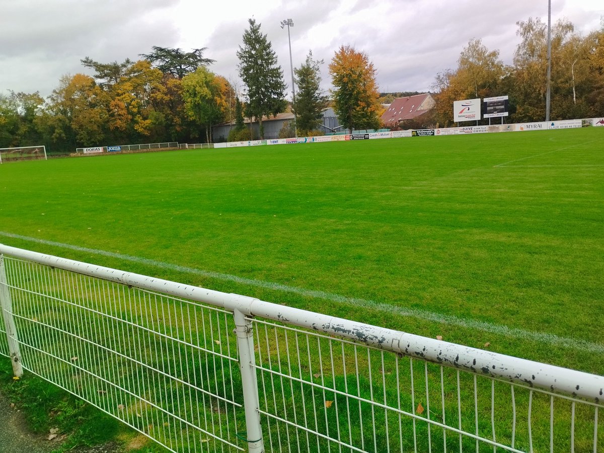 <a href="/LeDijonShow/">Le Dijon Show</a> Un petit coup d'œil de la pelouse 👍 d'is Selongey pour la CDF de Samedi 25 18 heures déjà 400 billets prévente de vendus !