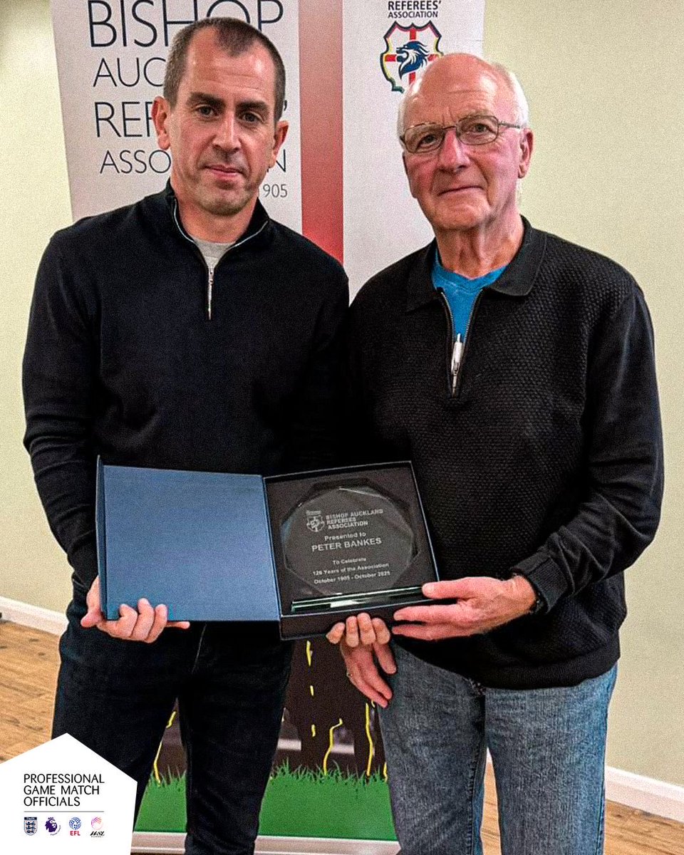 FA_PGMOL's tweet image. 120 years of referee development 👏

Premier League referee Peter Bankes recently joined Bishop Auckland Referees’ Association to celebrate a milestone, recognising more than a century of commitment to supporting and developing match officials 🙌