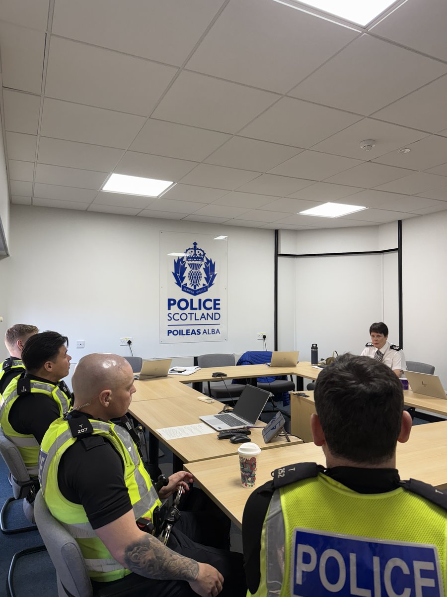 PSOSEdinburgh's tweet image. Police officers equipped with body worn video cameras were on duty in Edinburgh and The Lothians and Scottish Borders today, as the national roll out across Scotland hits the halfway mark.
Find out more ➡ orlo.uk/ifpqP