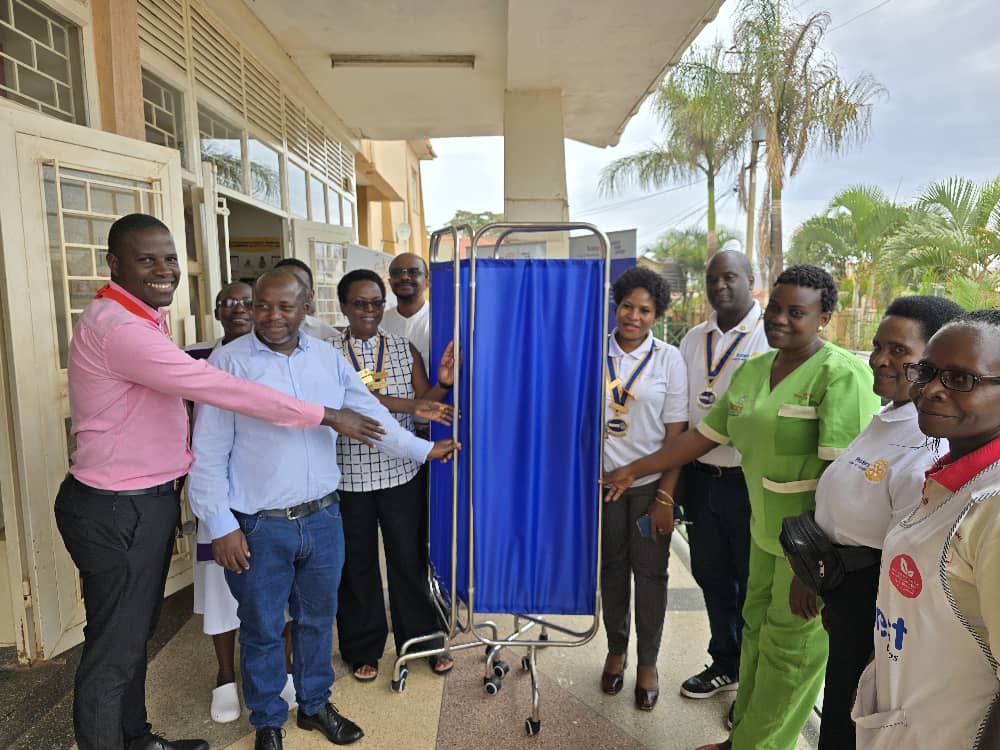 Rcmutundwe's tweet photo. Yes we have done it
An act of service
One act at a time

Rc Mutundwe led by #AP.RTN.Stellah Muhumuza

A joint donation of hospital equipment by Friday Clubs in D9214 to Kisugu Health Centre III

#weuniteforgood
#togetheroneactatatime
#RY25/26 https://t.co/D2nMSpYdj9