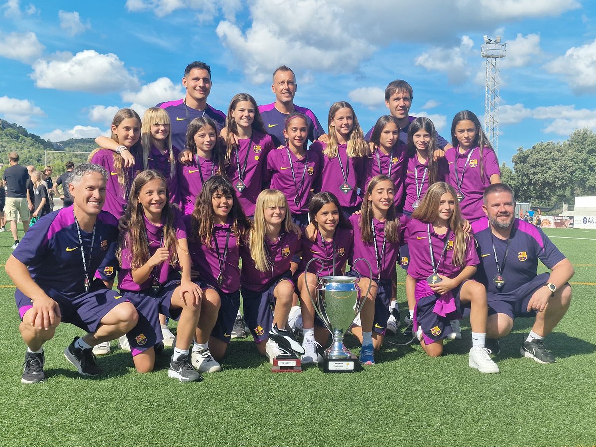 pagutix's tweet photo. Torneo East Mallorca Girls Cup ‘25 (Categoria U12)

- Fase de grups:
FCB 3-1 Diamonds Academy
FCB 9-1 Mallorca
FCB 3-1 Cityroos
FCB 6-2 Brommapojkarna
FCB 1-0 Djugardens IF
- Semis:
FCB 3-0 Sporting de Portugal
- Final:
FCB 6-0 Brommapojkarna

Campeonas 🏆🔵🔴 https://t.co/yVshLn2ihM