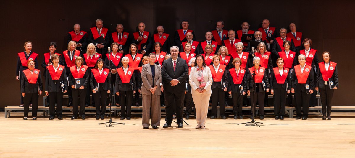 Acto Apertura Curso 2025-2026, presidido por la vicerrectora Salomé Cuesta <a href="/UPV/">Universitat Politècnica de València</a> y participación de la responsable Ana Muñoz.
Conferencia inaugural “El IVAM. Un museo anfibio”, a cargo de Blanca de la Torre, directora del <a href="/gva_IVAM/">GVA IVAM</a>.
Participacíon del Coro de la Universidad Sénior.