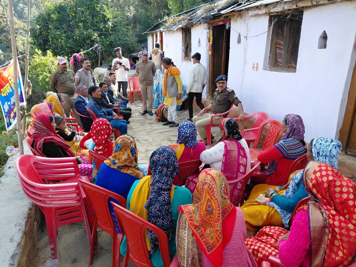 🚓 थाना दिवस पर जनता के द्वार पहुँची नन्दानगर पुलिस – सुनी समस्याएँ, किया समाधान।

👮‍♂️ कोतवाली कर्णप्रयाग पुलिस ने चलाया साइबर जागरूकता अभियान।