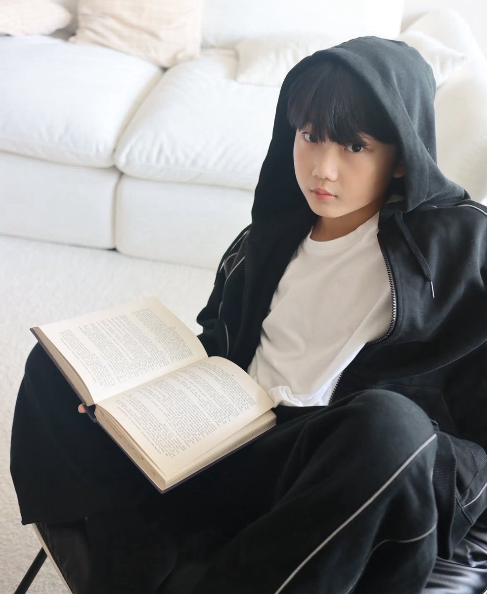 “Appa mau kemana?”

Saya baru sadar, sejak kapan gyu menjadi sebesar ini, cantik? <a href="/Papagum_/">Min Jimin</a>