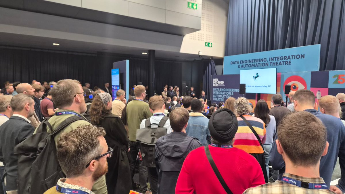 DataDecoded_HQ's tweet image. 🔥It&apos;s safe to say that the @LBGplc seminar was popular one today! Michelle Conway and Hannah Bruce shared their experience of leading a large-scale data &amp;amp; AI transformation project.