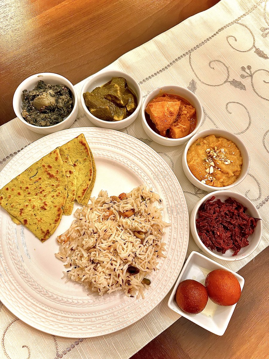 Diwali plate this year 🥰🪔 ✨
Aloo baigan saag 
Saag Paneer
Kathal - green jackfruit curry
Desserts : phirni (rice pudding), beet halwa, gulab jamun